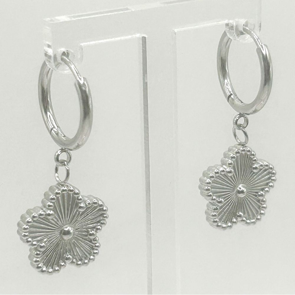 NWOT stainless steel silver clover dangle earrings